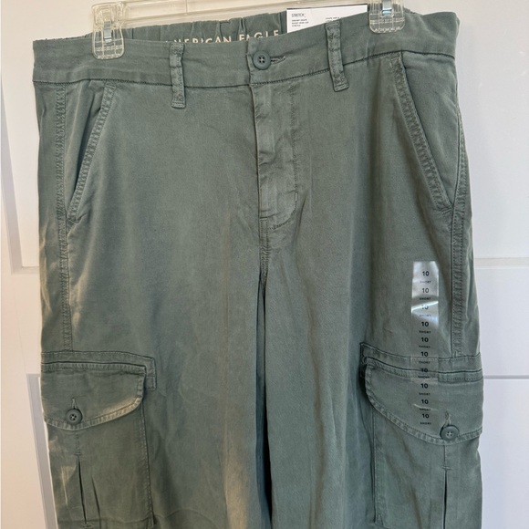 NWT American Eagle Outfitters Dreamy Drape Baggy Mid-Rise Wide Leg Cargo Pants - Picture 2 of 8